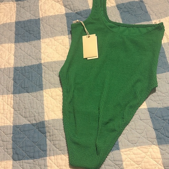 NWT Good American Always Fits Shoulder One
Piece Summer Green - Picture 9 of 11